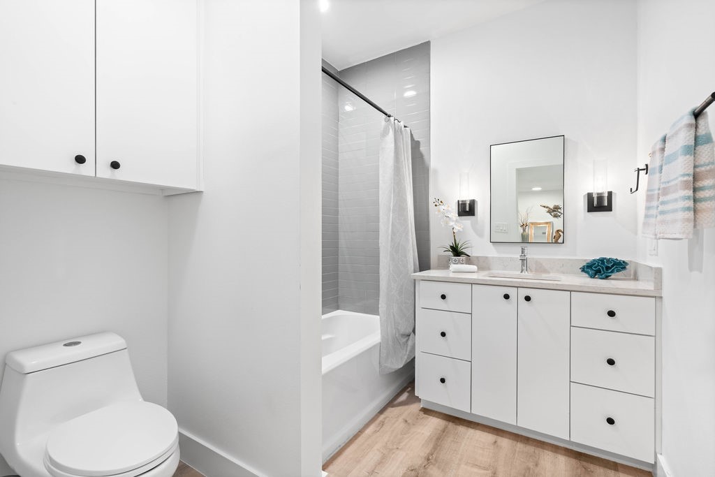 568 W Post Oak Lane Property Photo 26