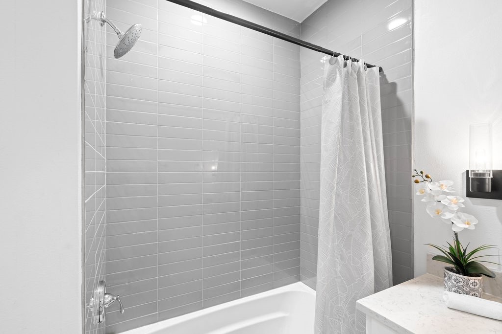 568 W Post Oak Lane Property Photo 27