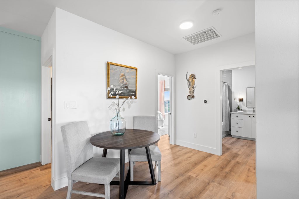 568 W Post Oak Lane Property Photo 28