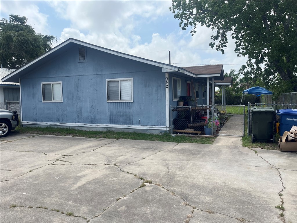 942 Weaver St Property Photo 1