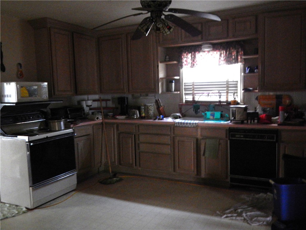 420 Delaine Dr Property Photo 7