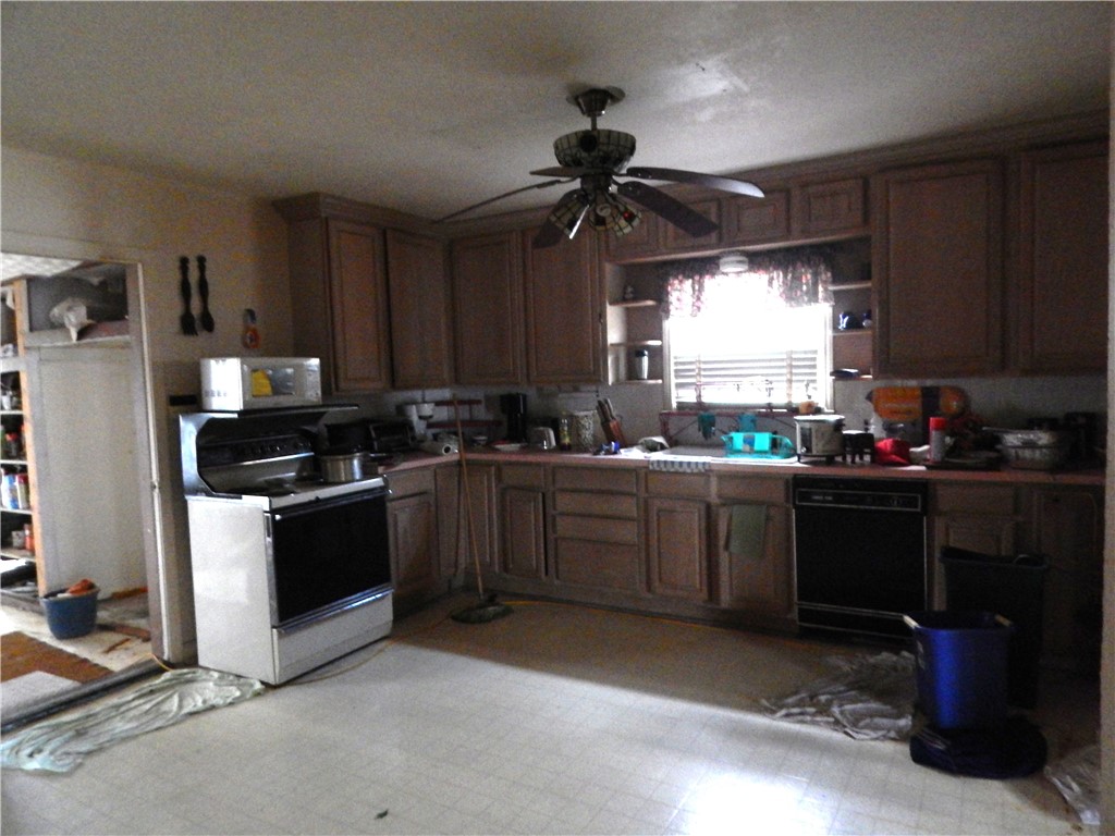 420 Delaine Dr Property Photo 8