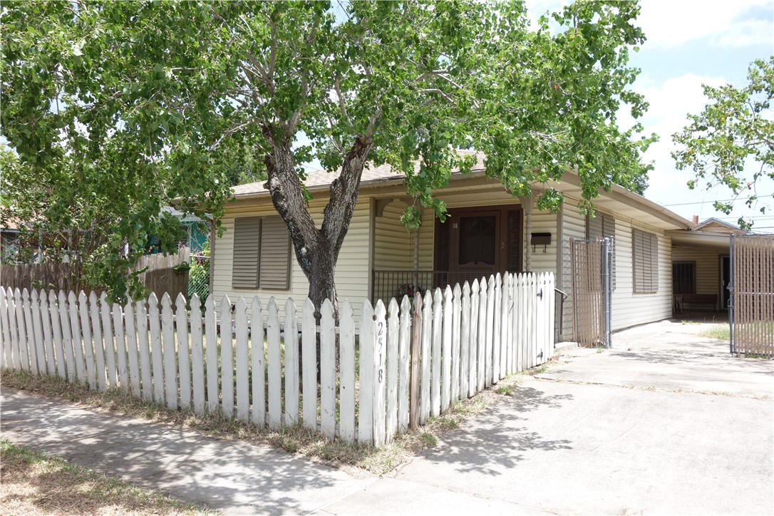 2518 Halsey St Property Photo 1