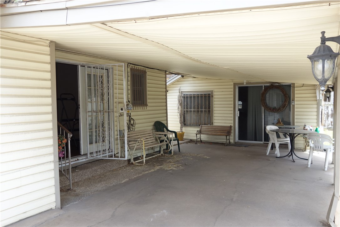 2518 Halsey St Property Photo 4