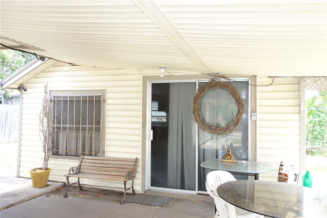 2518 Halsey St Property Photo 5