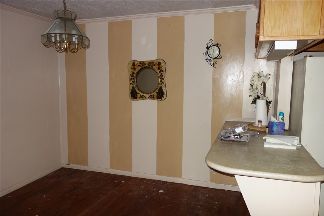 2518 Halsey St Property Photo 9