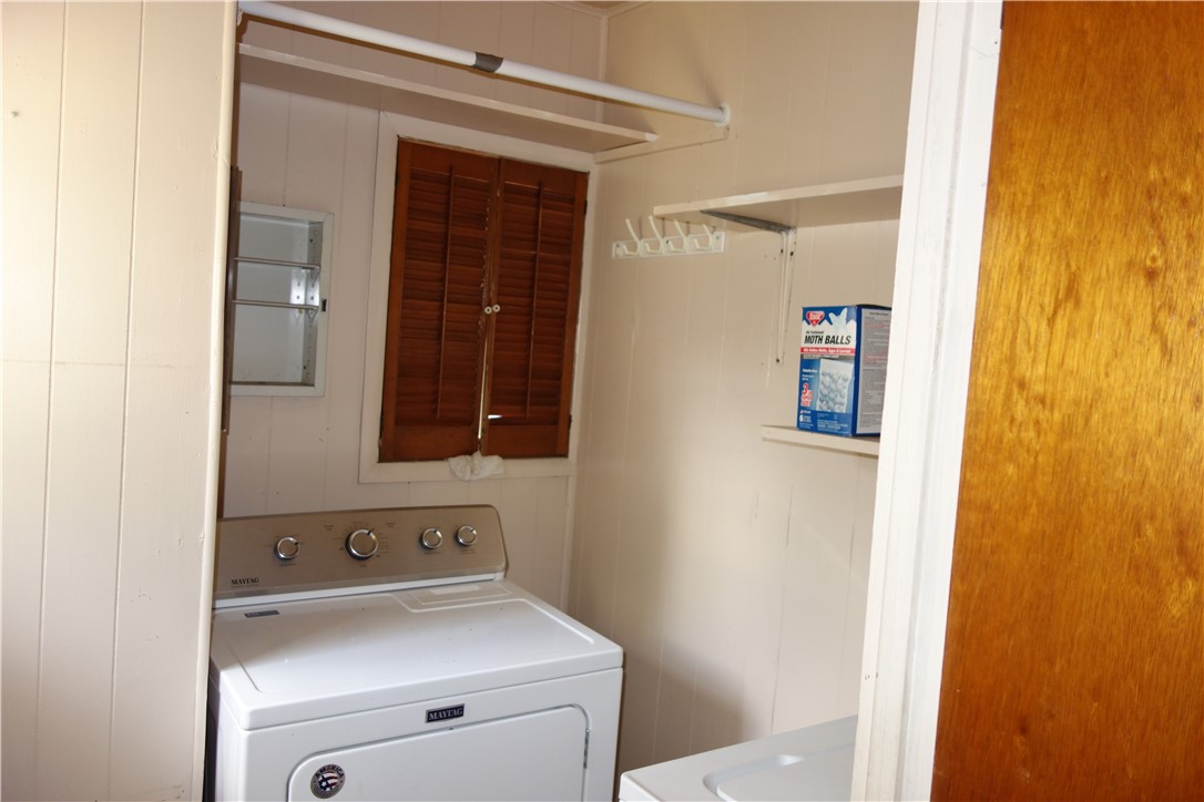 2518 Halsey St Property Photo 10