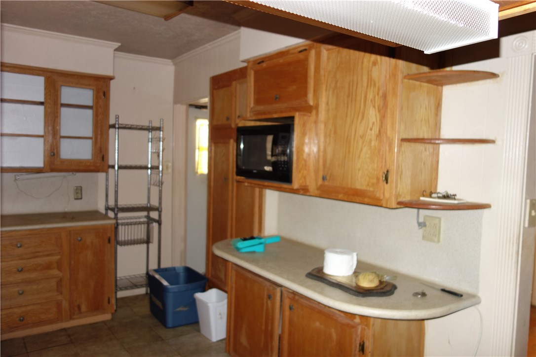 2518 Halsey St Property Photo 12