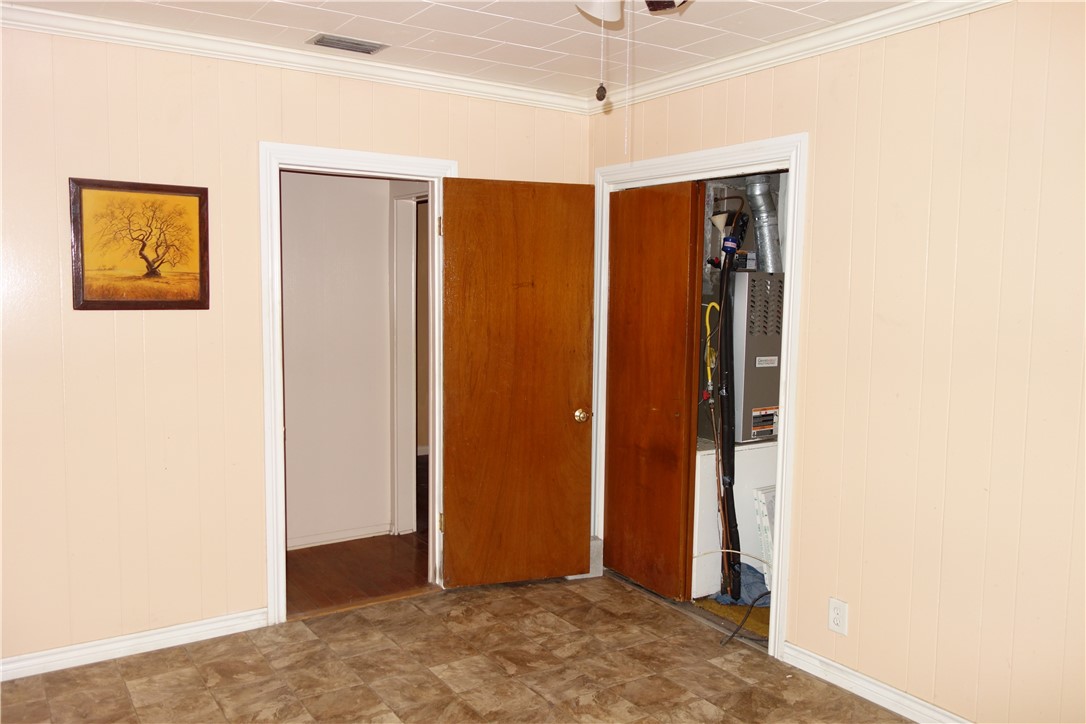 2518 Halsey St Property Photo 13