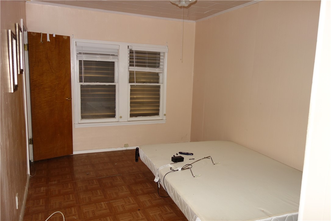 2518 Halsey St Property Photo 15