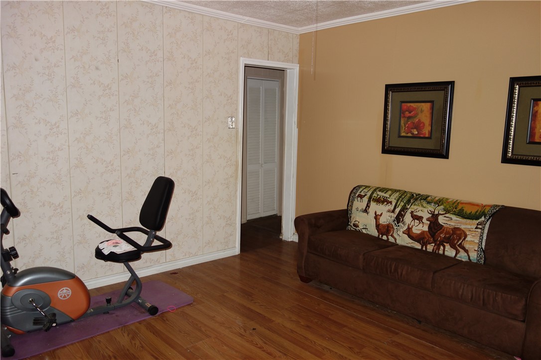 2518 Halsey St Property Photo 16