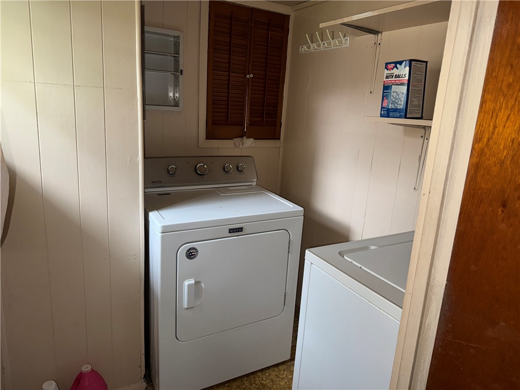 2518 Halsey St Property Photo 18