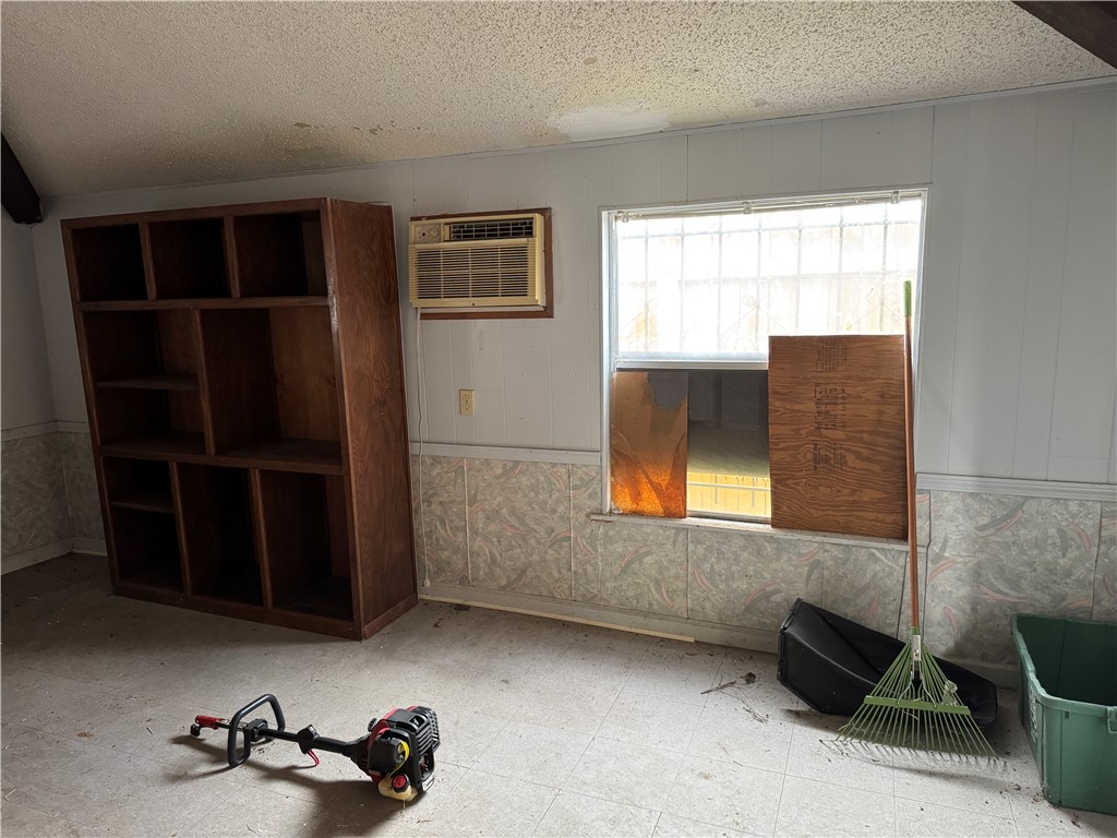 2518 Halsey St Property Photo 24