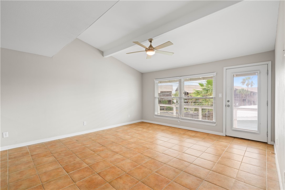 71 Nassau Dr 403 Property Photo 7