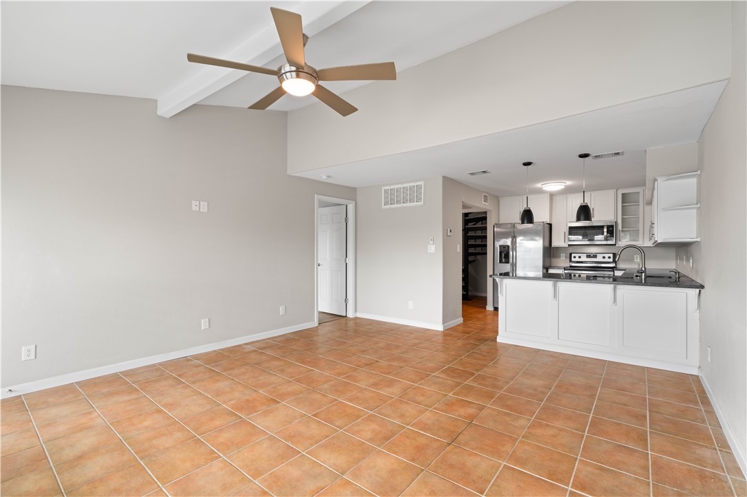 71 Nassau Dr 403 Property Photo 8