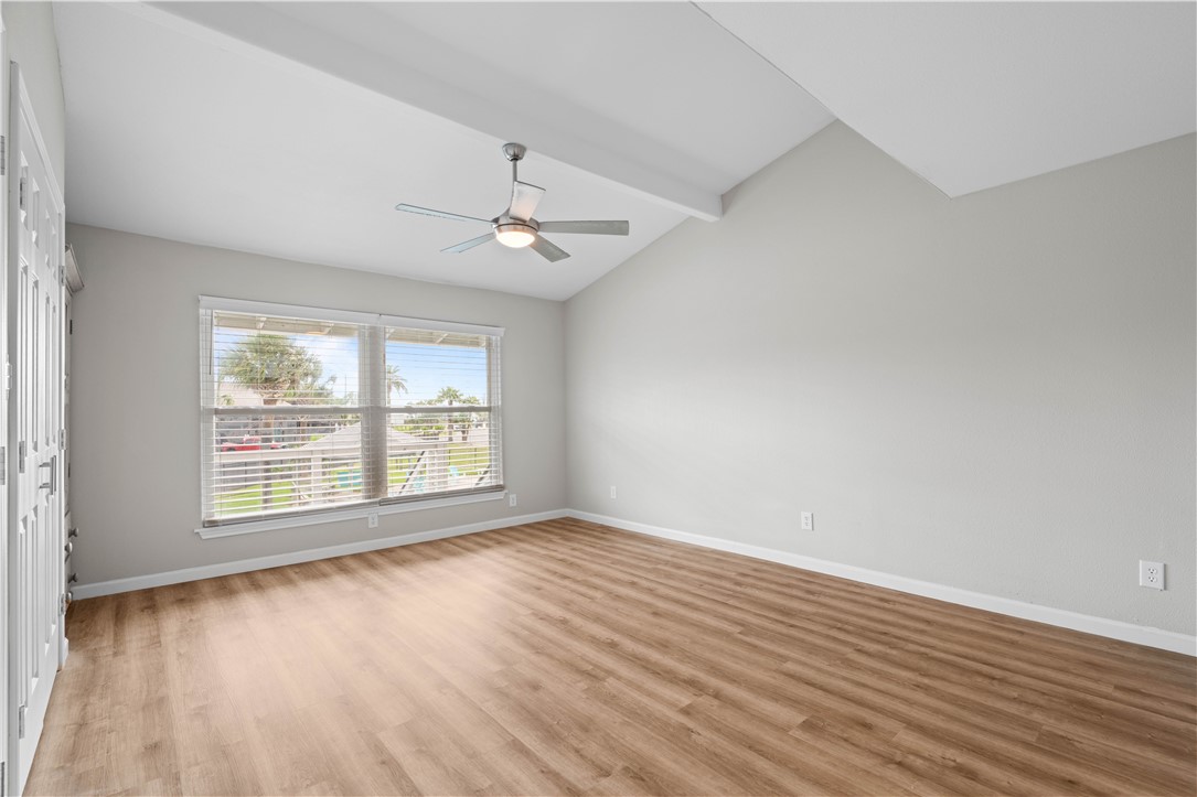 71 Nassau Dr 403 Property Photo 12