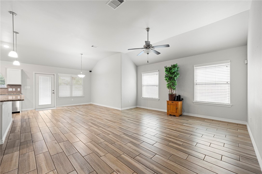 10113 Maverick Property Photo 3