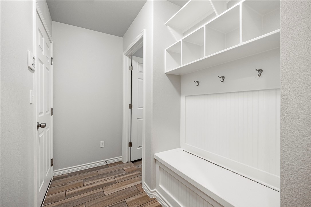 10113 Maverick Property Photo 5