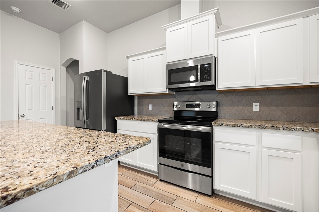 10113 Maverick Property Photo 9