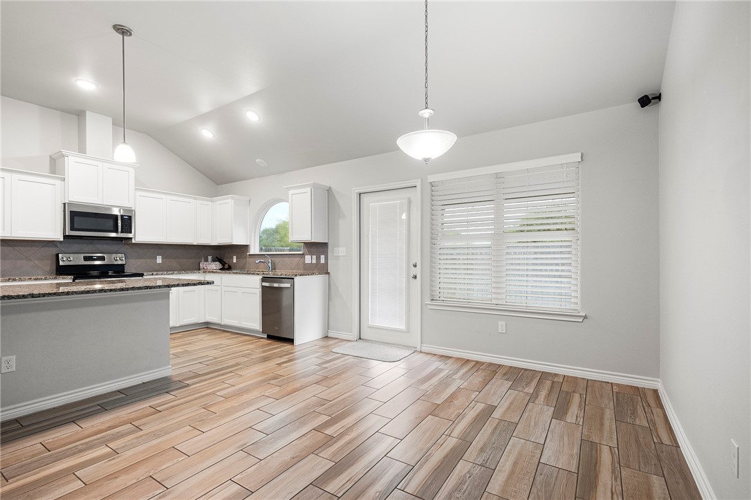 10113 Maverick Property Photo 10
