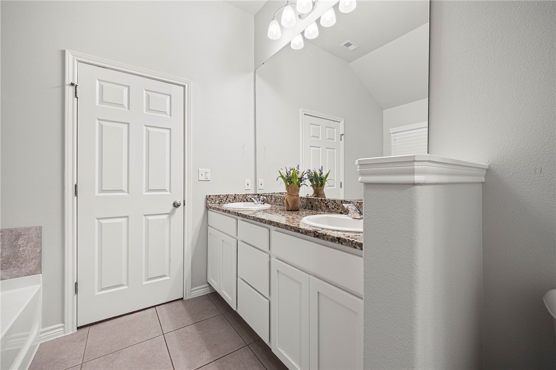 10113 Maverick Property Photo 15