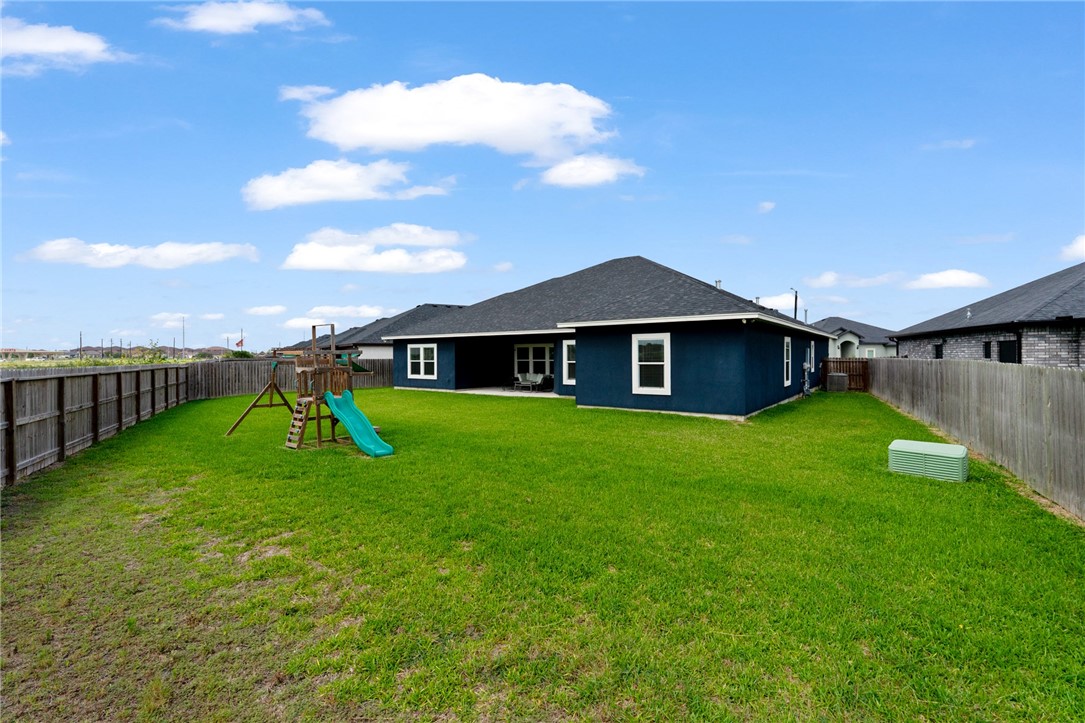 4229 Midlands St Property Photo 18