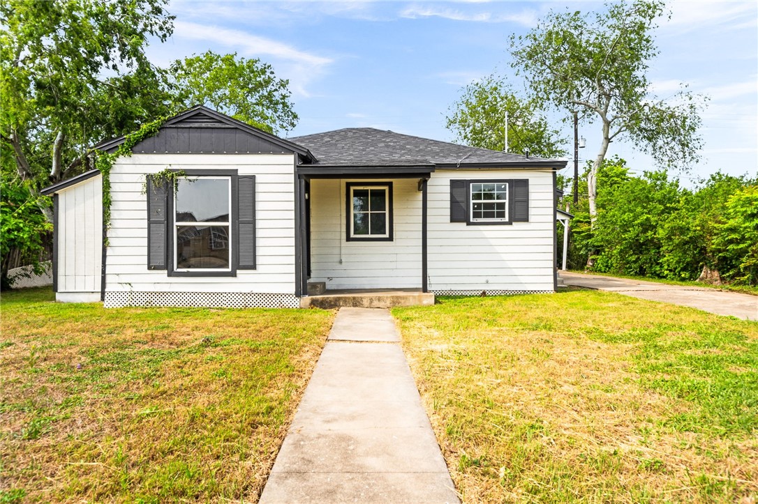 1367 Normandy Dr Property Photo 1