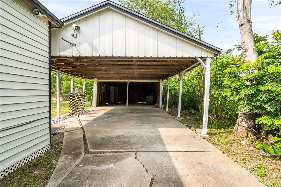 1367 Normandy Dr Property Photo 3