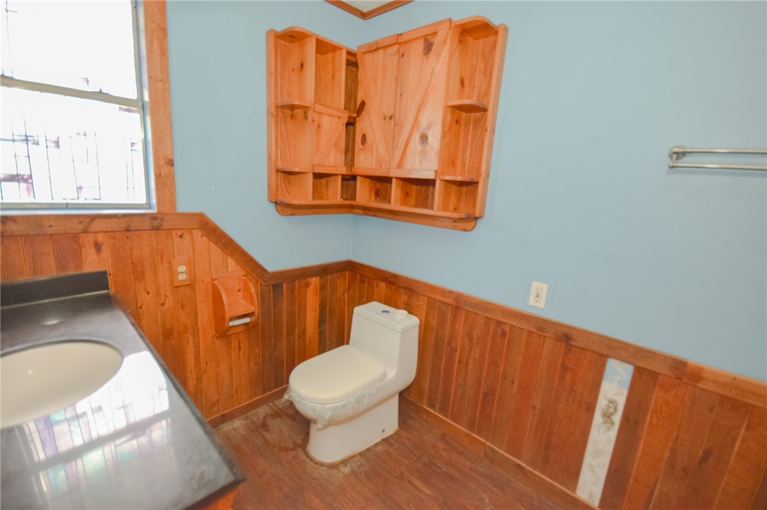 800 Brown St Property Photo 6