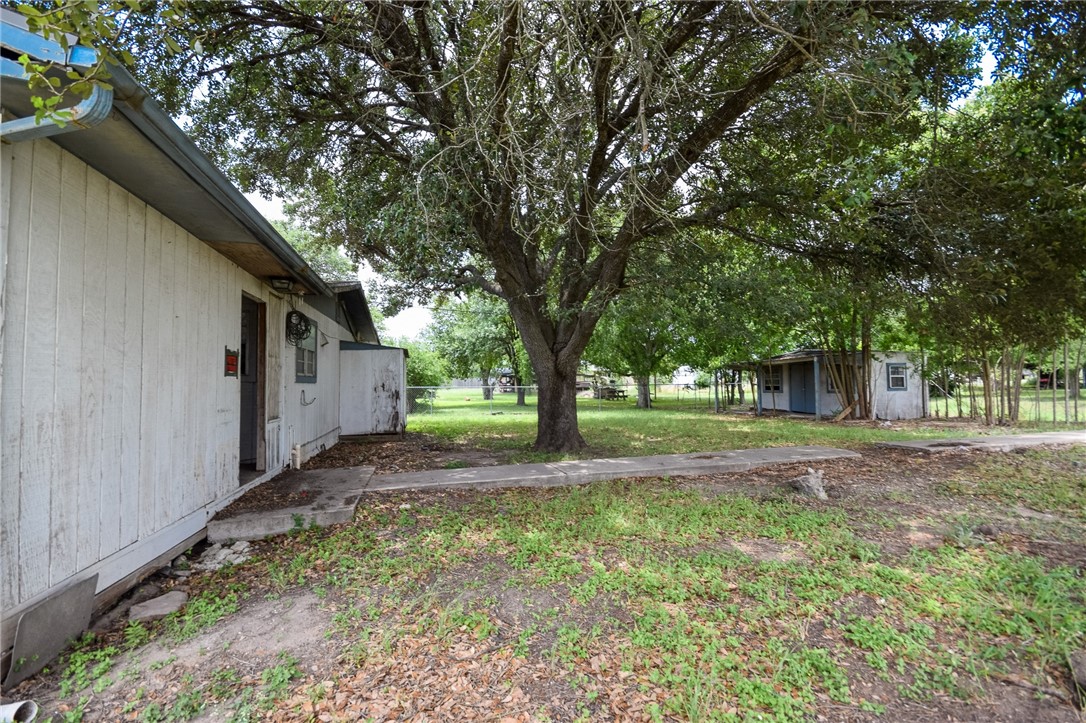800 Brown St Property Photo 10