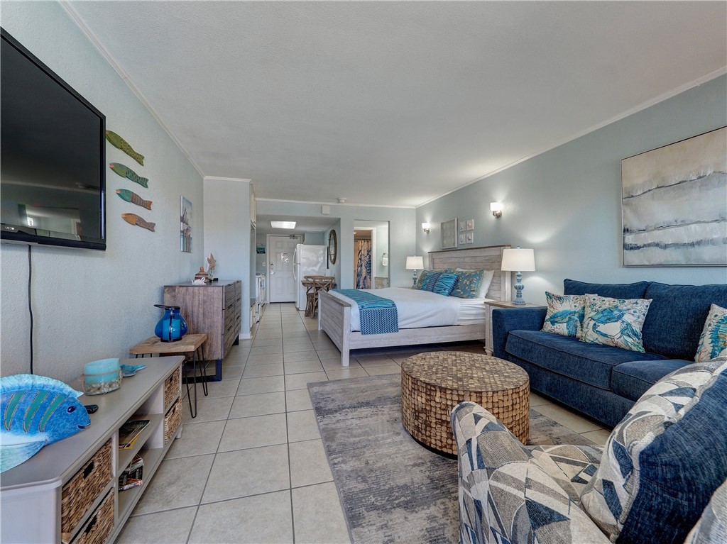 407 Beach Ave 112 Property Photo 5