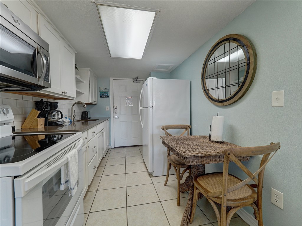 407 Beach Ave 112 Property Photo 10