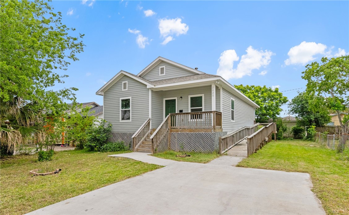 2025 Islla Dr Property Photo 1