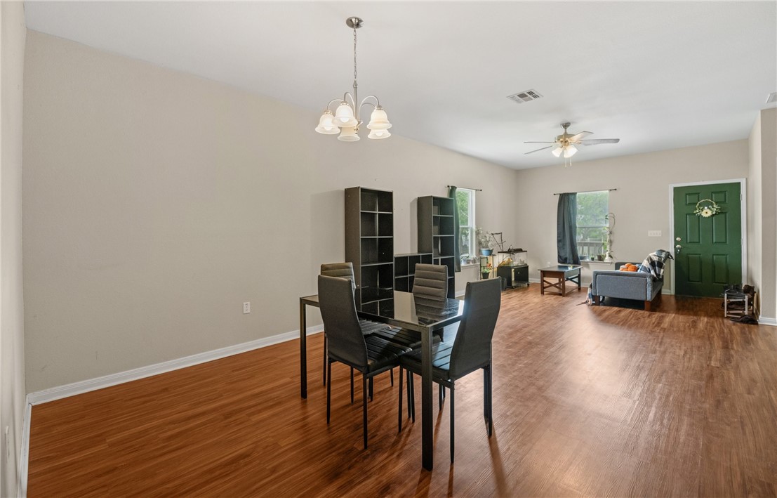 2025 Islla Dr Property Photo 3