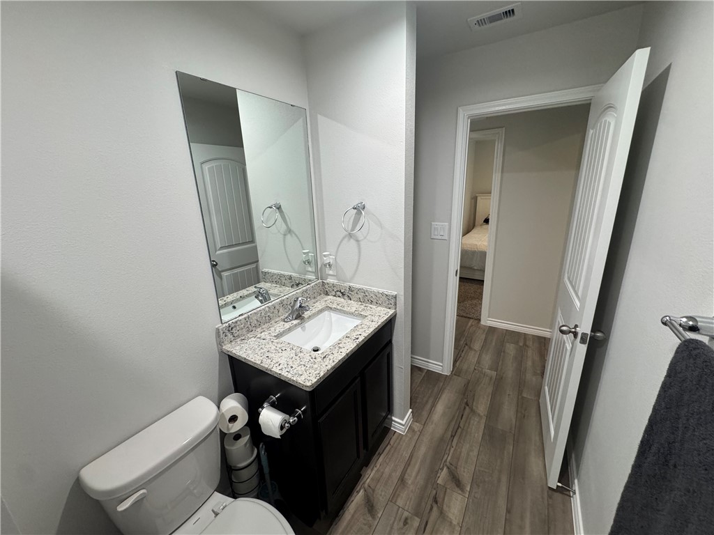 2682 Excelsior Blvd Property Photo 17