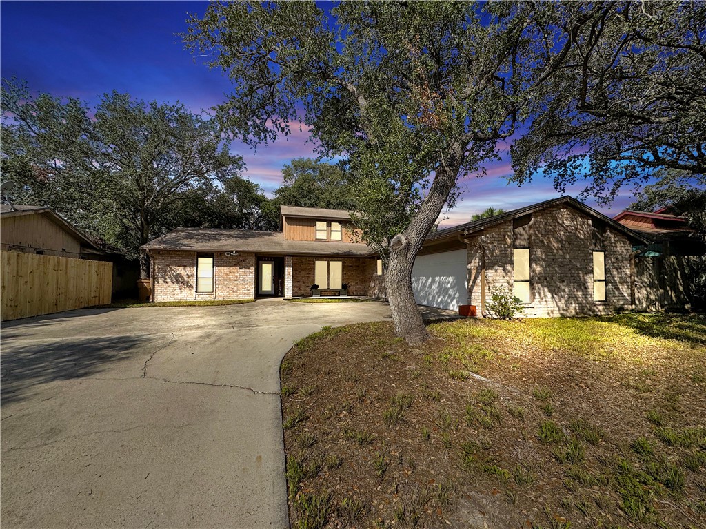 2413 Cricket Hollow St Property Photo 2