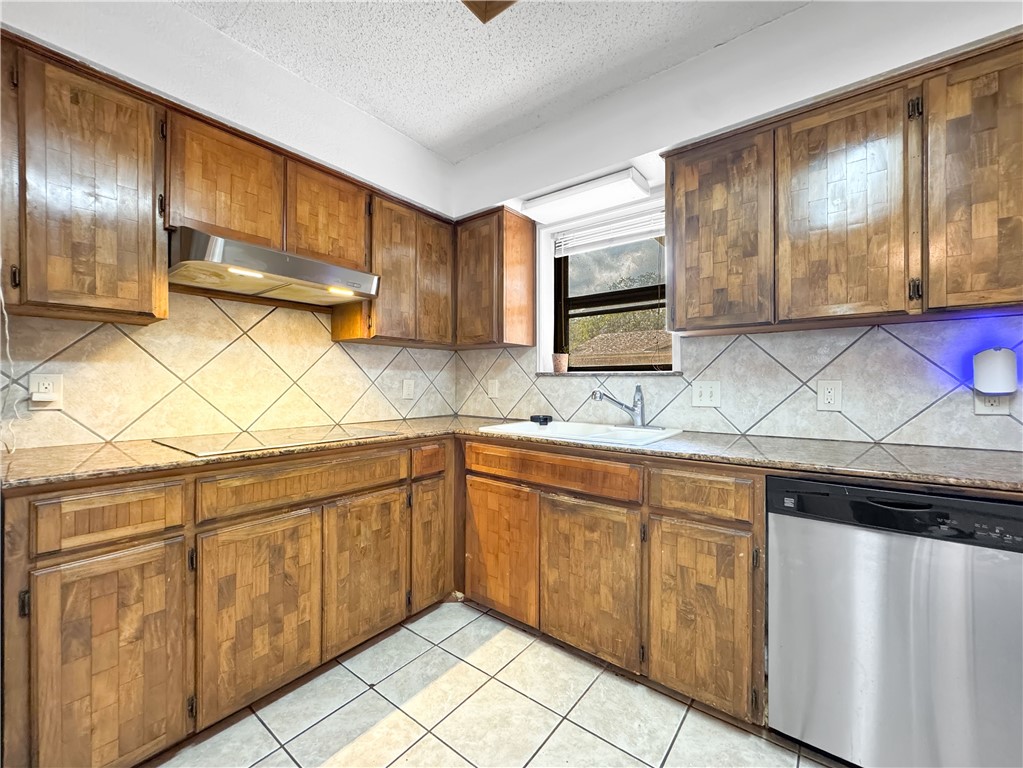 2413 Cricket Hollow St Property Photo 8