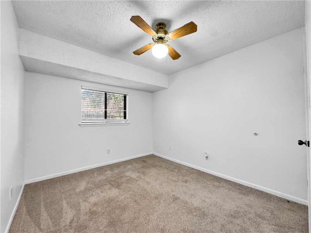 2413 Cricket Hollow St Property Photo 15