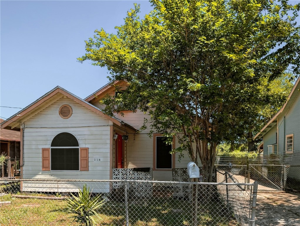 1114 11th St Property Photo 1