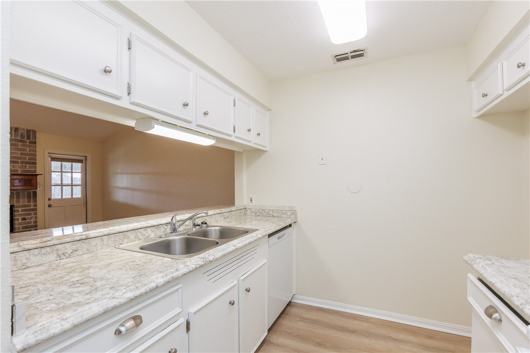 6117 Camwood Dr Property Photo 6