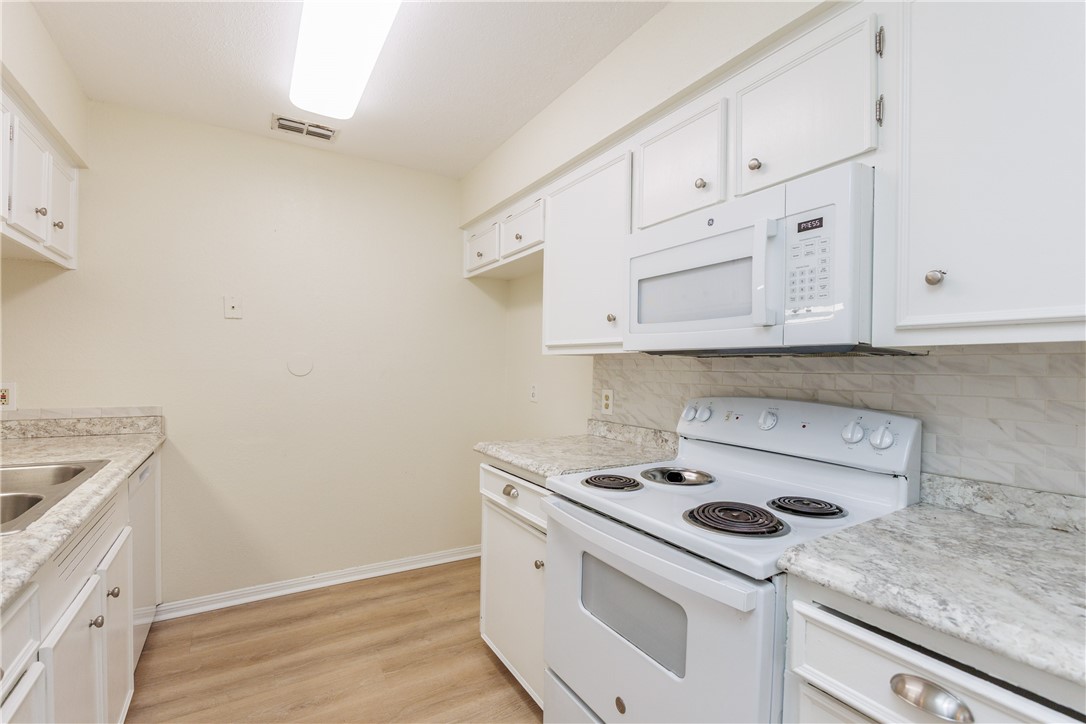 6117 Camwood Dr Property Photo 7