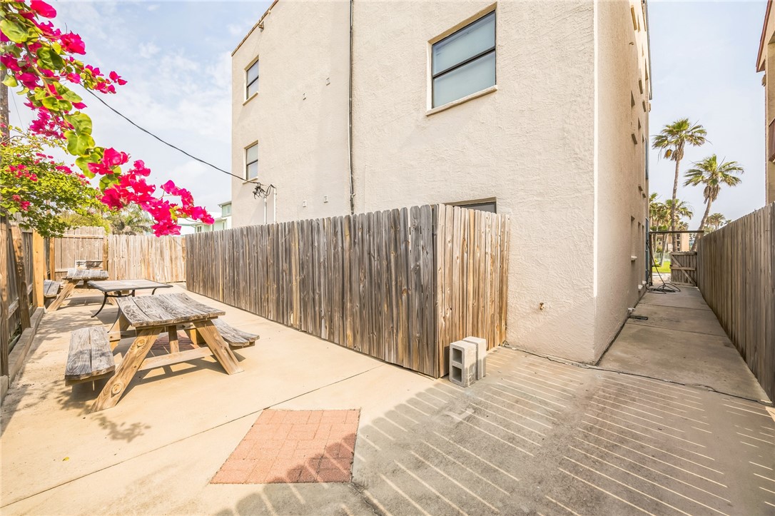 123 E Cora Lee Dr 301 Property Photo 10