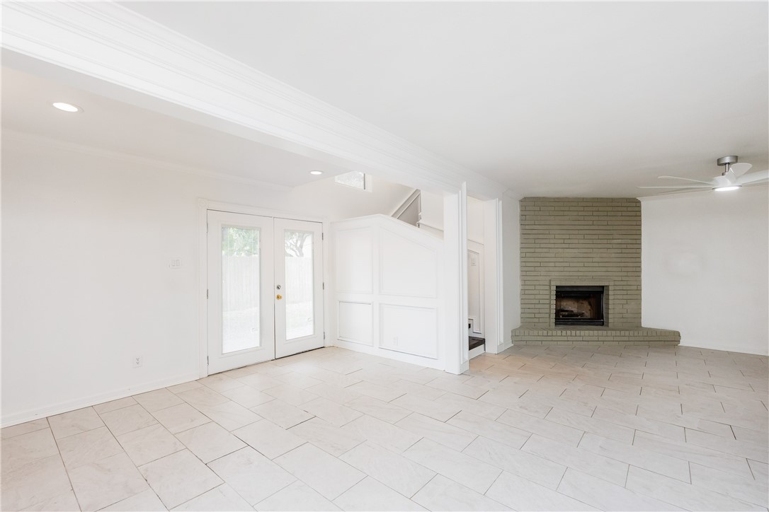 4925 Valley Stream Dr Property Photo 8