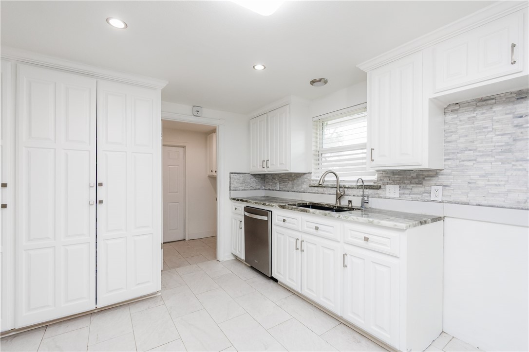 4925 Valley Stream Dr Property Photo 10