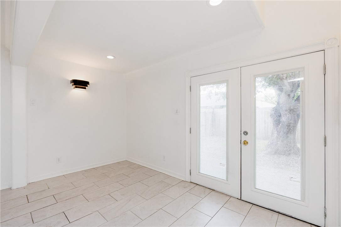 4925 Valley Stream Dr Property Photo 21