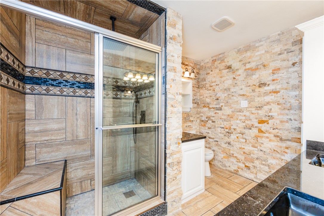 4925 Valley Stream Dr Property Photo 22