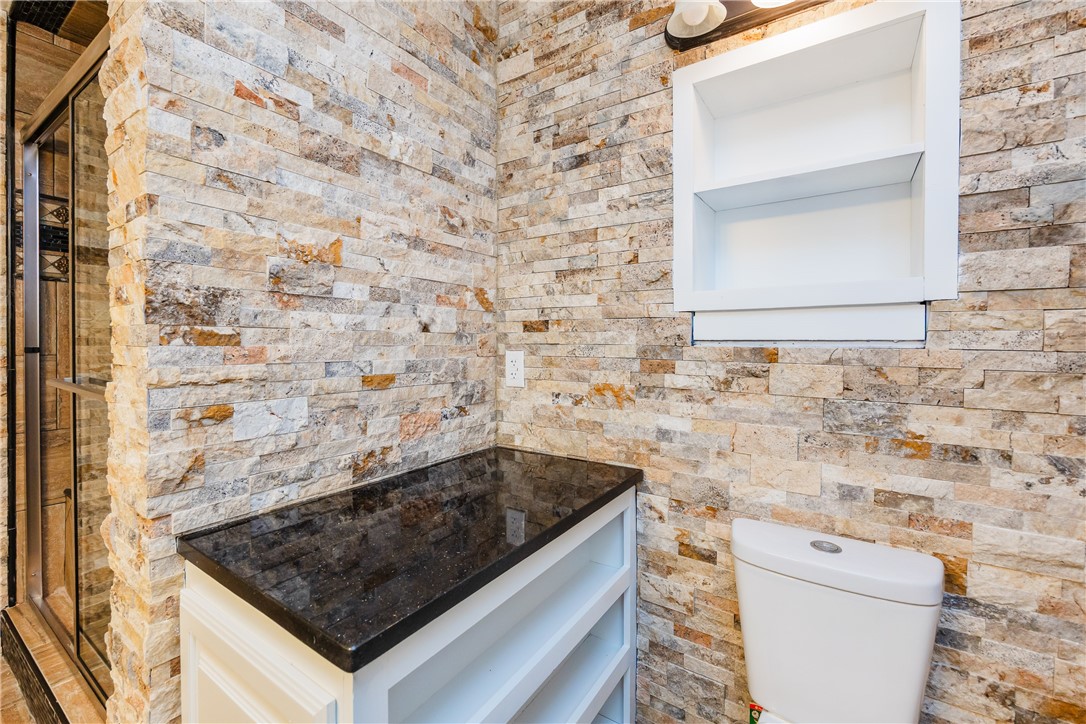 4925 Valley Stream Dr Property Photo 24