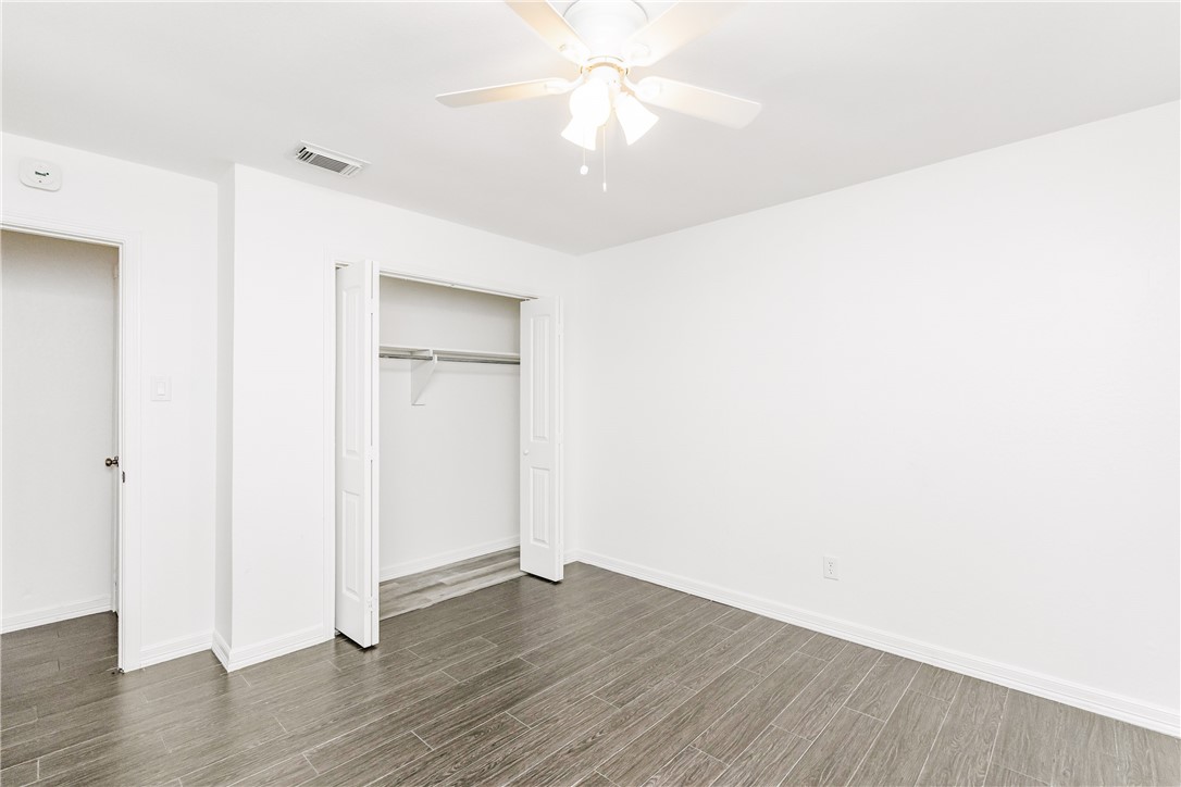 4925 Valley Stream Dr Property Photo 28