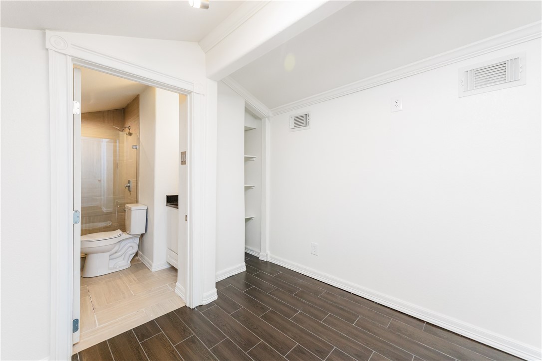 4925 Valley Stream Dr Property Photo 31