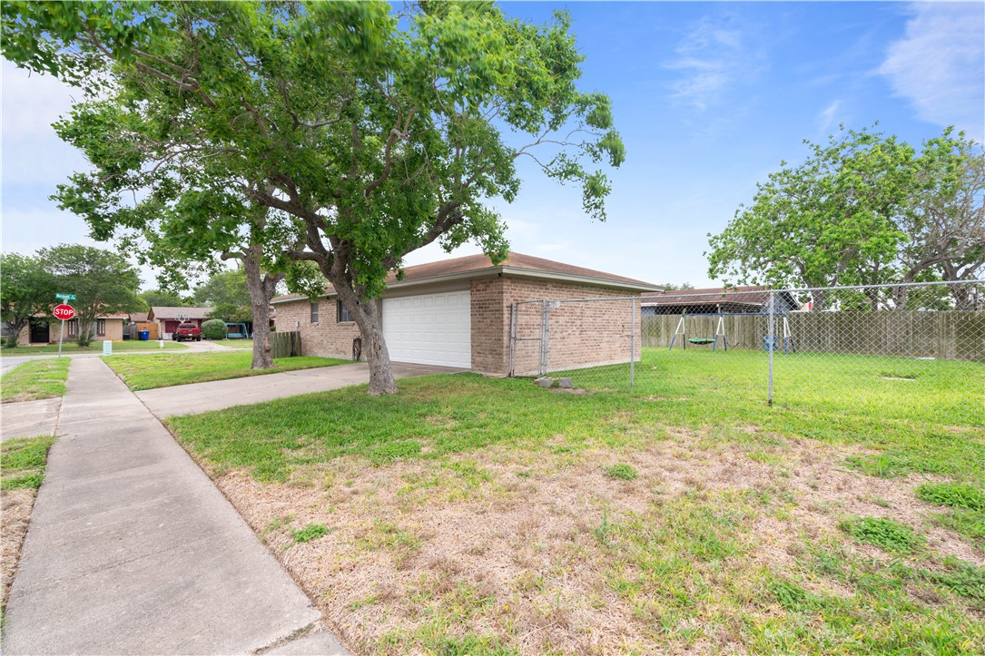 1729 Mermaid Dr Property Photo 5